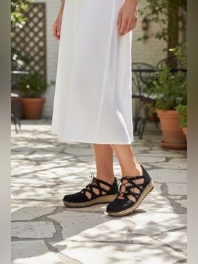 Naot Women's Calathea Lace Up Black Velvet Nubuck Size 10